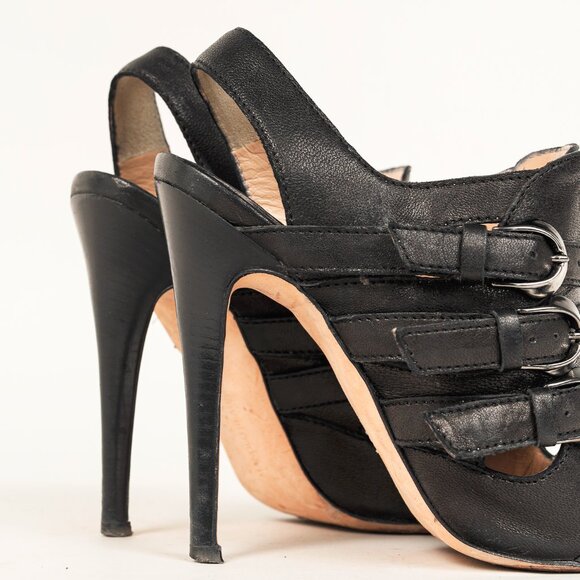 Manolo Blahnik Black Leather Buckled Gladiator Sandals - Picture 8 of 9